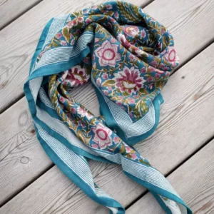 Grand foulard bleu, cadeau pour grand-mère, femme 45 ans, de jolies choses, auray