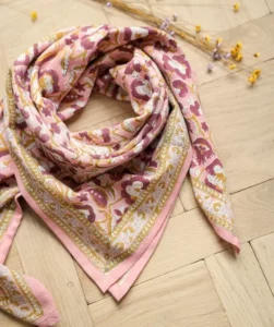 foulard jaya rose, cadeau femme 40 ans, vannes