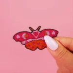 broche papillon, malicieuse, de jolies choses, taylor swift