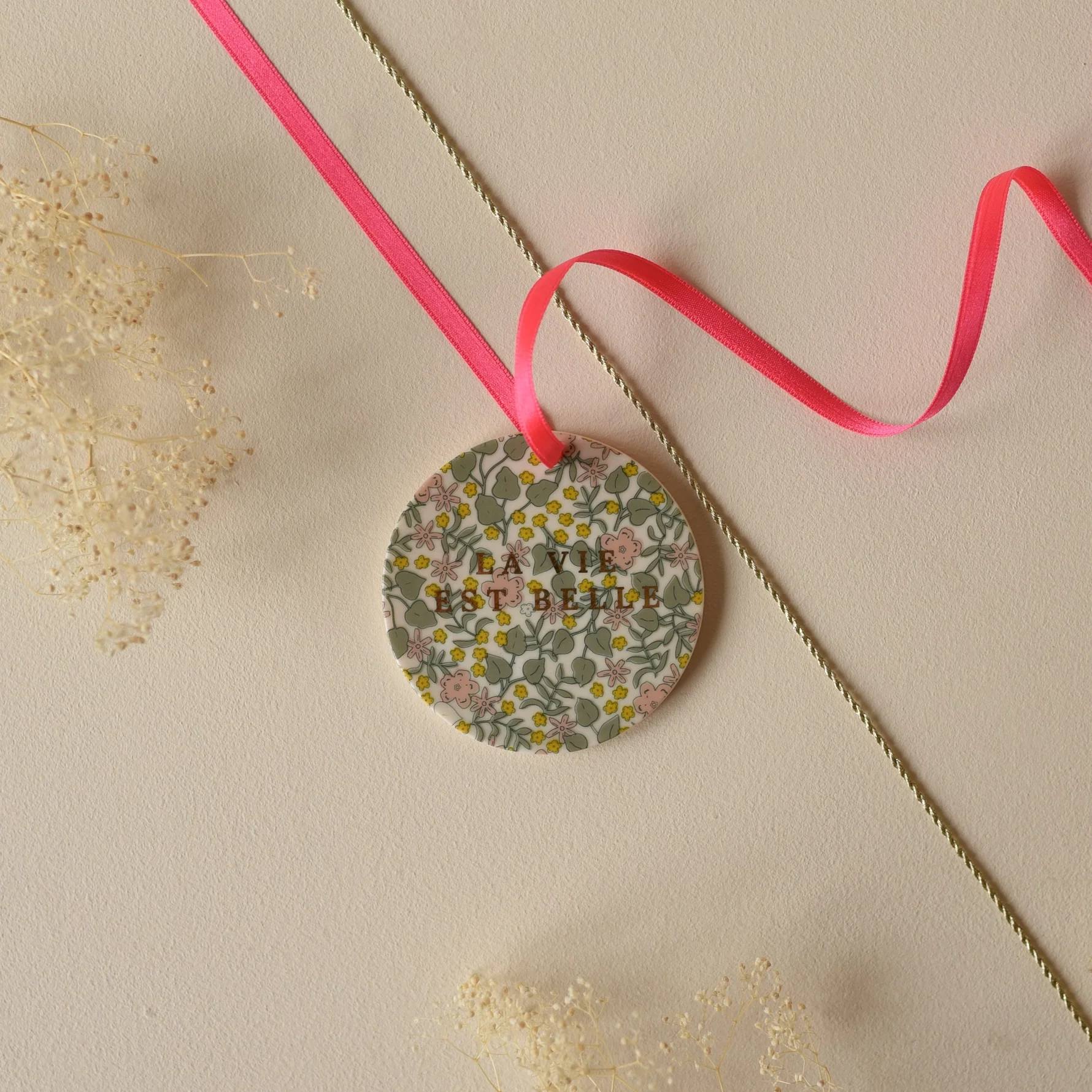 02-amulette-lily-la-vie-est-belle-baubels-vannes-cadeau-communion