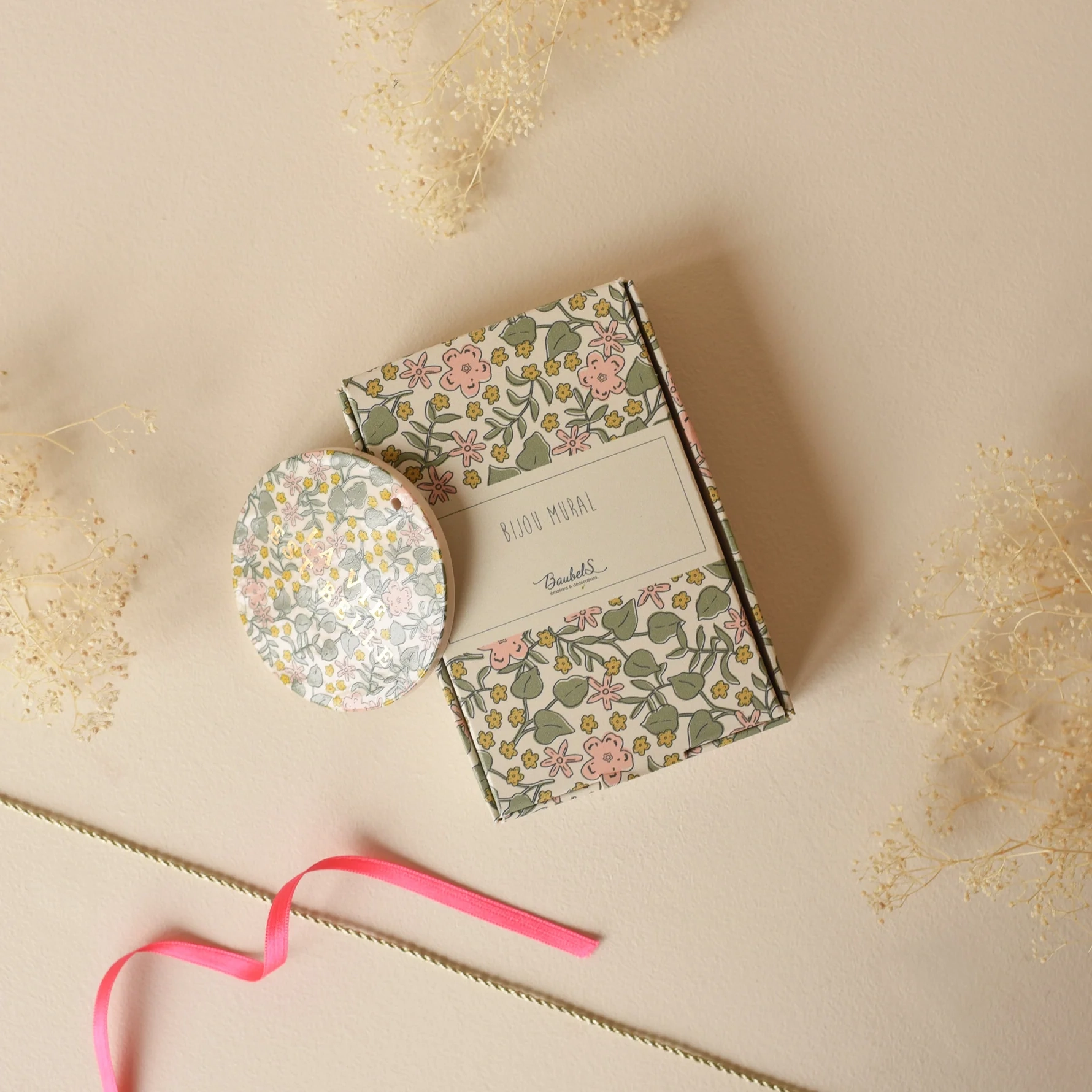 02-bijou-mural-la-vie-est-belle-dejolies-choses-cadeau-communion