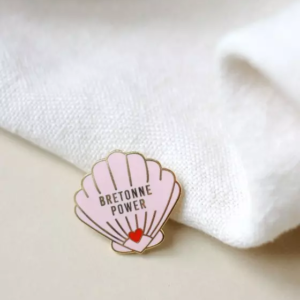 pin-s-bretonne-power-cadeau-souvenir-bretagne-accessoire-breton-saint-ave-breizh-club