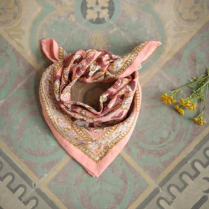 Petit foulard Jaya rose blush BELLEMME en coton, imprimé bohème disponible à Saint-Avé dans le Morbihan