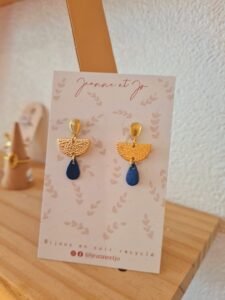 boucles d'oreilles fantaisie, cuir bleu, élégantes, vannes