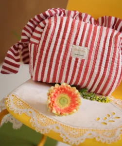 trousse de toilette Bonnie Gaya Rouge Bëllemme rayée rouge et blanc près de Vannes