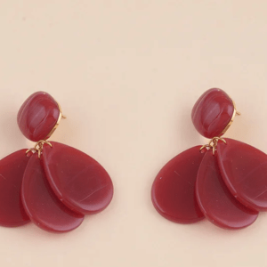 Boucles pendantes rouge résine